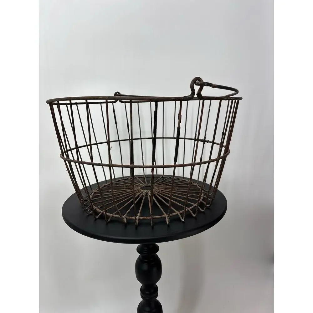 VINTAGE RUSTY CLAM OYSTER METAL LARGE BASKET W RING FISHING CAPE COD DECORATIVE